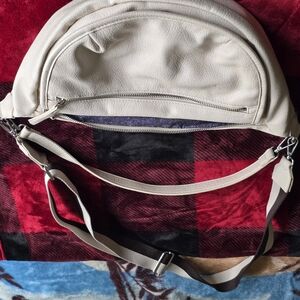 Elegant Cream Leather Shoulder Bag